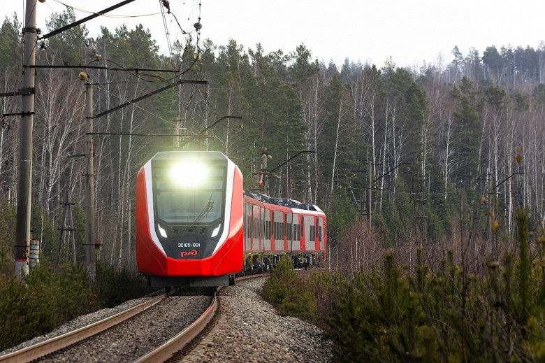 Двухсистемный «Финист» вышел на маршрут: первый полностью отечественный электропоезд подобного рода